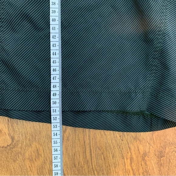 Lululemon Shorts Men’s Dark Green Black Stripes Size Small Running Activewear - Picture 5 of 9